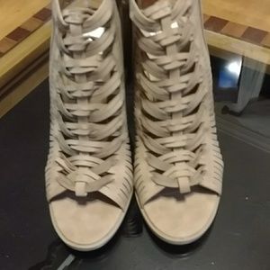 NWOT dv - dolce vita strappy sandals, side zippers